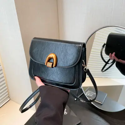 Vintage Oil Leather Saddle Bag Women's 2025