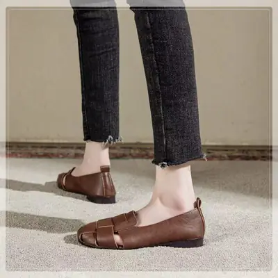 Women Brown Leather Flat Sandals with Hollow Moccadon