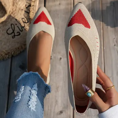 2025 New European and American Large Size Pointed Toe Flat Bottom Sweet Love Shoes Women's Beanie Shoes Casual Shoes