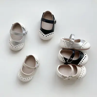 ins0-2-year-old baby toddler shoes Korean fashion hollow solid color flat shoes hook and loop soft bottom leather shoes