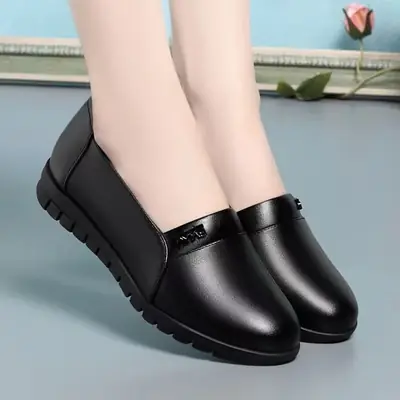 Women's Shoes Soft-soled Black Work Shoes Spring New Style Single-layer Shoes Middle-aged and Elderly Flat Non-slip Mother's Leather Shoes Women's Single-layer Shoes
