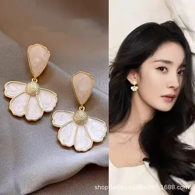 Women's Floral Gold Earrings Spring Summer Elegant 2024