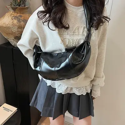 Black Leather Crescent Shoulder Bag Large Capacity
