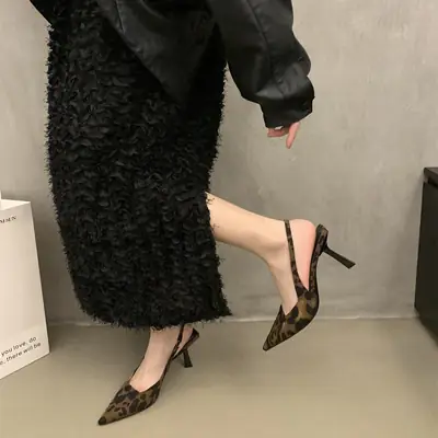 Black Curly Leggings with Pointed Heels