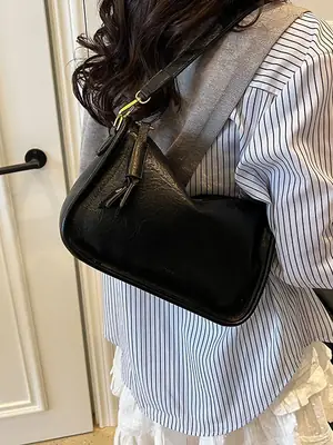 Black Retro Crossbody Bag Women Spring Summer 2025