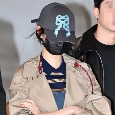 Zhang Yuanying Snake Bow Embroidered Cap Grey 2026