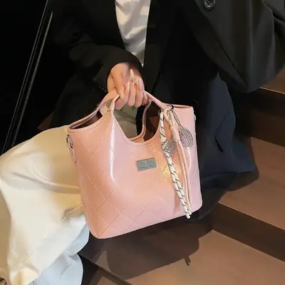 Pink Quilted Handheld Bucket Bag for Women 2025
