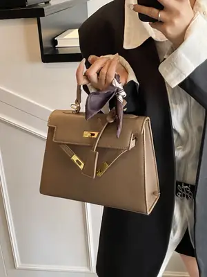 2025 Women's Textured Shoulder Bag Kelly Brown