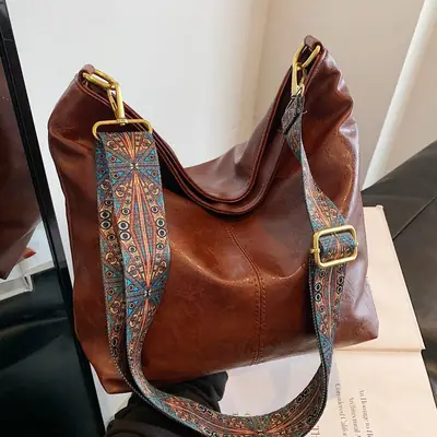 2025 New Summer Large Capacity Tote Bag Brown Leather with Patterned Strap