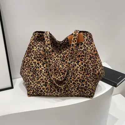 Leopard Print Women's Large Tote Bag 2024