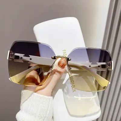 Elegant Black Diamond Frame Sunglasses for Women