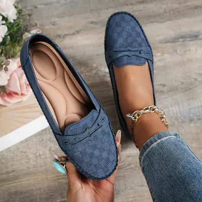 Large Size Popular Foreign Trade Flat-Soled Loafers for Women with Stitched Smiley Face Decoration, Retro Slip-On Style, Supplied by Cross-Border E-Commerce