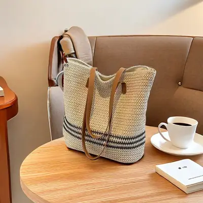 Ultra-light woven straw tote bag for women summer commuter