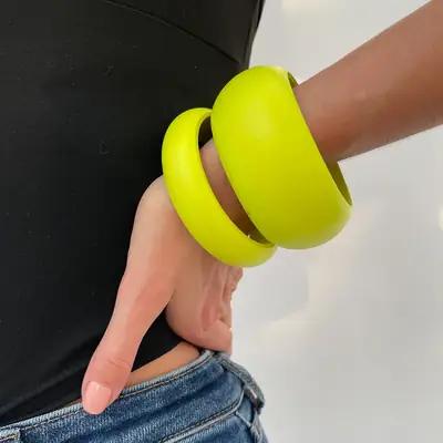 European and American Cross-border Jewelry 2025 New Wide-faced Bracelet Exaggerated Wooden Fluorescent Green High-end Fashion Bracelet