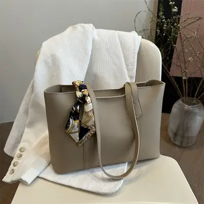 Retro Chic Shoulder Bag for College Students