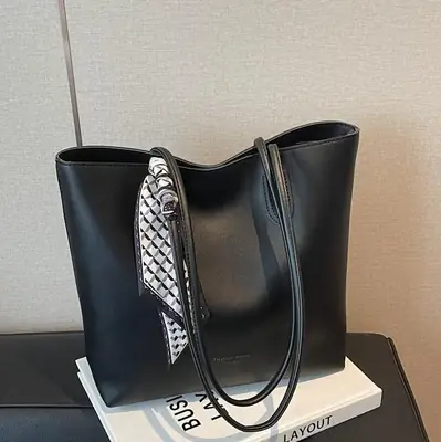 Black Women's Large Capacity Tote Bag with Adjustable Strap