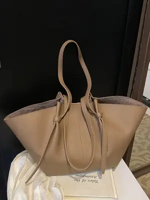 Large Capacity Women's Tan Shoulder Bag with Wings 2025