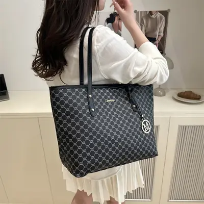 2026 Textured Shoulder Bag Large Capacity Letter Print Tote