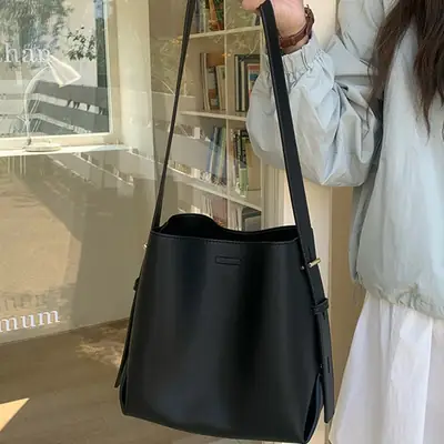 2026 Women's Black Leather Tote Bag Large Capacity