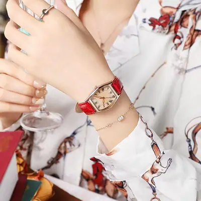 2025 Women's Retro Quartz Watch Barrel Belt Style
