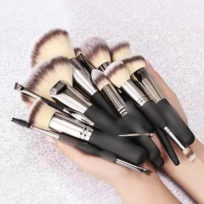 T Series Flat Head Makeup Brush for Foundation & Concealer
