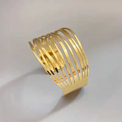 European and American Exaggerated Gold Wide-Brimmed Fashion Geometric Stripe Open Bracelet, High-End Glossy Surface Wristband Arm Band