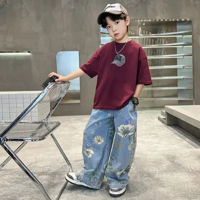 Boys Printed T-Shirt & Floral Jeans 2-Piece Set