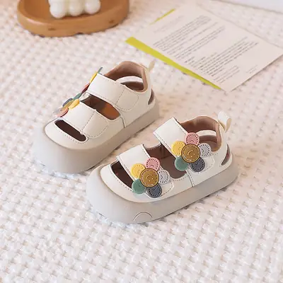 Wear Hollow Flower Baby Mesh Shoes, Versatile Soft Sole, Non-Slip, Breathable Spring and Summer New Style Female Baby Toddler Shoes