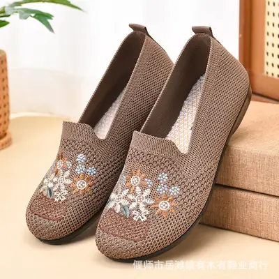 2025 New Old Beijing Cloth Shoes Mom's Shoes Lightweight Soft Sole Summer Mesh Breathable Embroidered Shoes Slip-On Women's Shoes