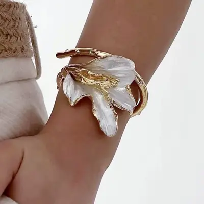 European and American Niche Accessible Luxury Design White Enamel Iris Open Bracelet Women's 2025 Leaf Bracelet Small Arm Ring