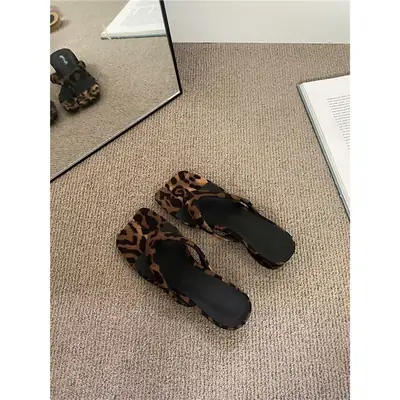 French-Style Chunky Heel Sandals for Women, 2026 Summer New Niche Design Leopard Print Split-Toe Flip-Flops