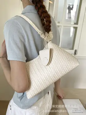Women's 2025 Trendy White Embroidered Shoulder Bag