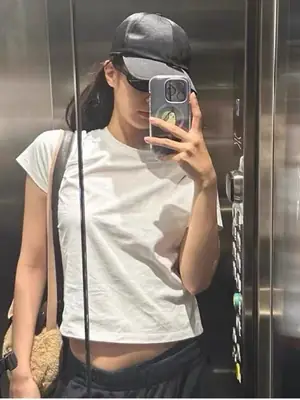 Jennie and Kendall Jenner's Same Style White Round-Neck Short-Sleeve T-Shirt for Women, 2026 Summer New Casual Short Top