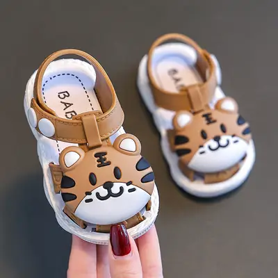 2025 New Children's Baotou Sandals Cartoon Male and Female Baby Baby 0-3 Years Old Non-Slip Soft Sole Outer Walking Shoes
