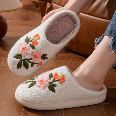 Cross-Border Embroidered Cotton Slippers for Women with Floral Designs, Autumn and Winter Fleece-Lined Warm Slippers for Couples, Dormitory Plush Slippers for Men, Wholesale