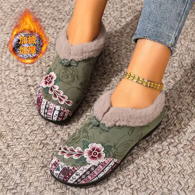 Women's Winter Cotton Shoes, Cold-Resistant, Warm, Lightweight, Slip-On Women's Cotton Shoes, Embroidered Shoes, Soft Soles, Cross-Border Mother's Cotton Shoes for Women
