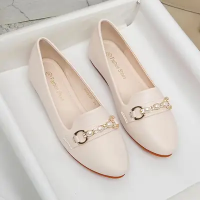 Women Soft Leather Flats with Pearl Buckle