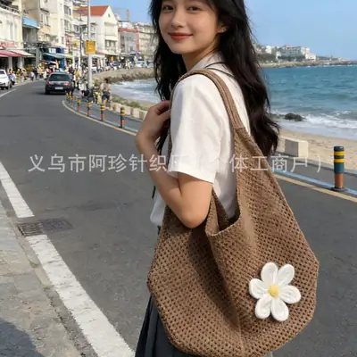 Women's Straw Flower Bag Large Capacity Beach Travel