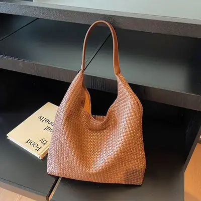 Women's Woven Bucket Bag Large Capacity Autumn 2025