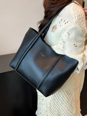 Black Leather Retro Shoulder Bag for Women 2025