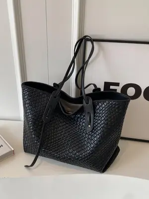 Black Crocodile Texture Shoulder Bag for Women