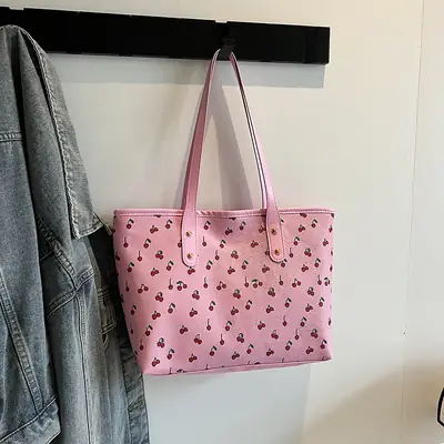 Women's Pink Heart Print Tote Bag