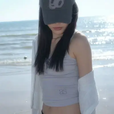 Women Distressed Baseball Caps with Duckbill Design