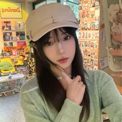 Black Korean Retro Rivet Flat Cap for Women