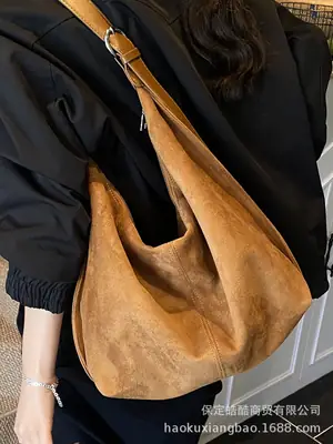 Women Large Capacity Retro Shoulder Bag Tan Leather