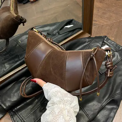 Women's Retro Brown Croc Shoulder Bag 2025