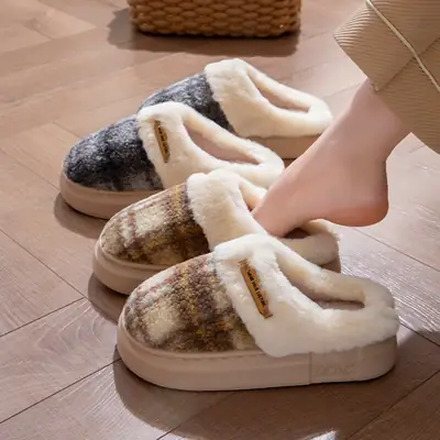 2025 Non-Slip Autumn and Winter Cotton Slippers for Women Plush Color Matching Warm Shoes Indoor Couple Home Thick-Soled Lazy Cotton Slippers