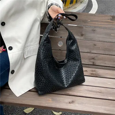 Black Woven Shoulder Bag Large Capacity 2025