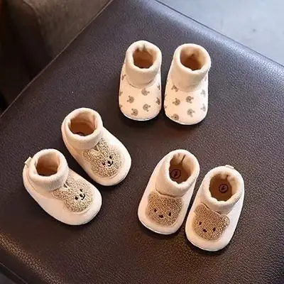 Autumn and Winter New Baby Shoes for Boys and Girls Aged 0-1 Years Old, Non-Falling Shoes and Socks, One-Piece Velvet and Thickeneded Casual Toddler Shoes
