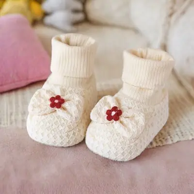 Baby Shoes Spring and Autum Soft-Soled Baby Girl Shoes 0-6-12 Months Infant Soft-Soled Toddler Shoes Anti-Falling Shoes and Socks